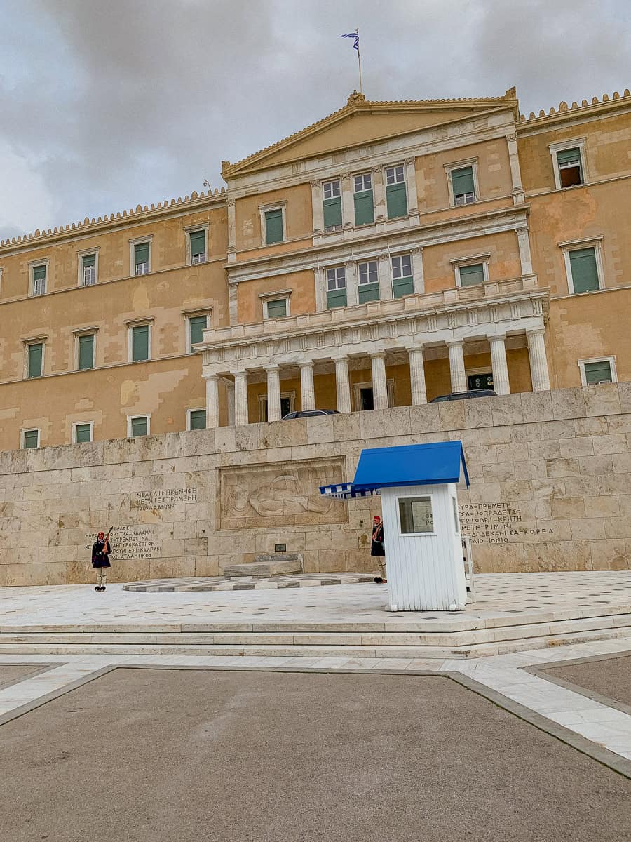 Broad view of the Greek Parliament in the back and the monument with the 2 guards in the front.