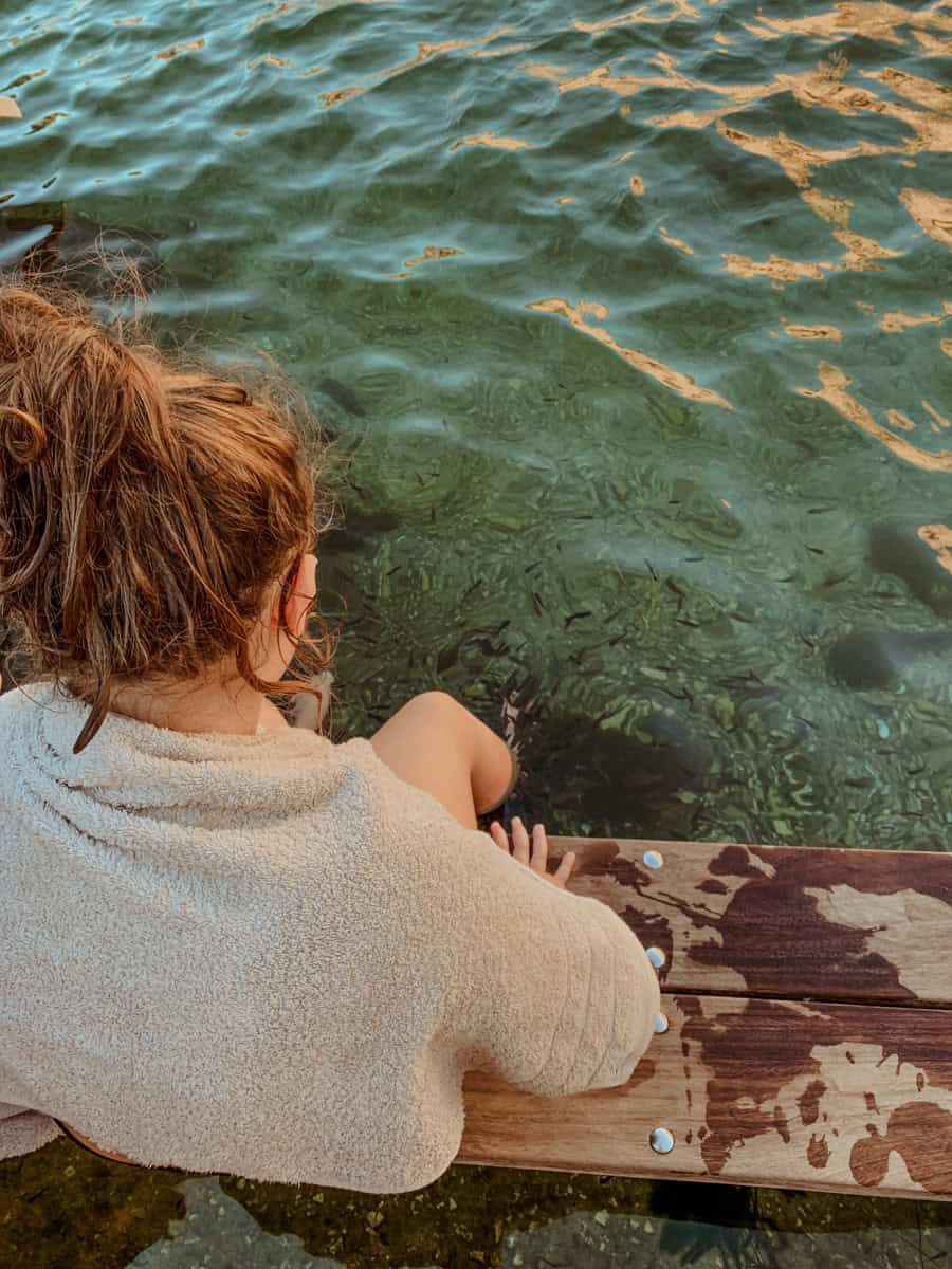 N dipping her feet on the doctor fish area.