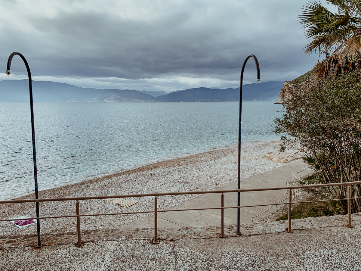 An overlook of Paralia Arvanitias beach.